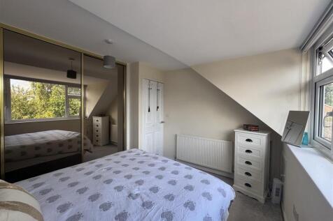 bedroom 4.JPG