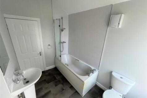 Bathroom 2.jpg