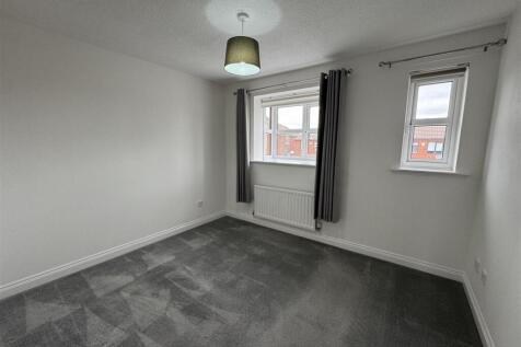 bedroom 1.JPG