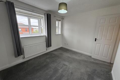 bedroom 2.JPG