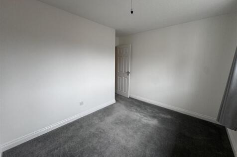 bedroom 4.JPG