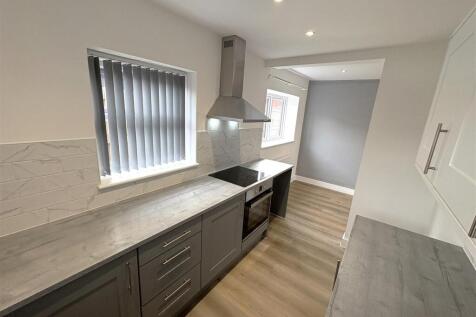 Kitchen 3.JPG