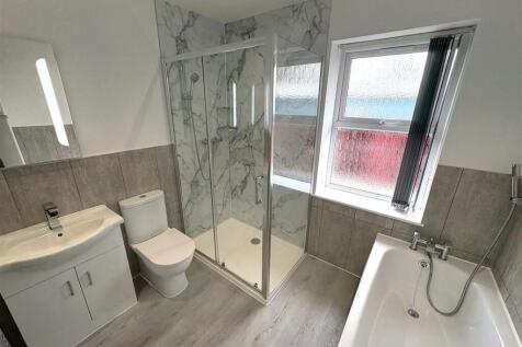 Bathroom 2.JPG