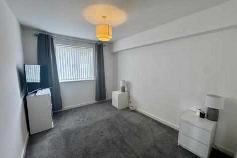 bedroom 2.JPG