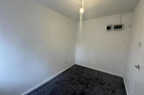 bedroom 1.JPG