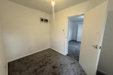 bedroom 2.JPG