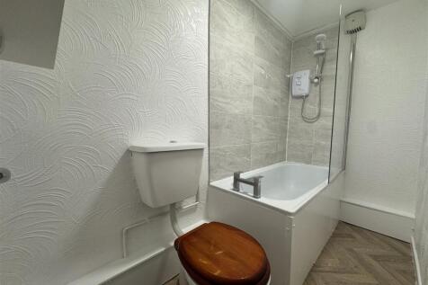 bathroom,.JPG