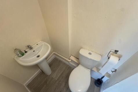 bathroom 1.JPG