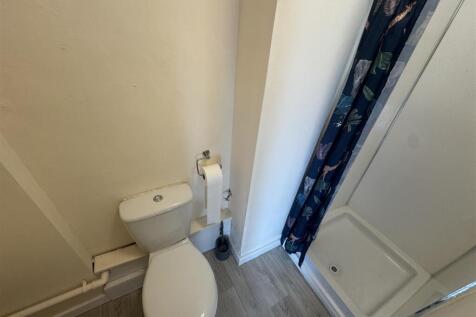 bathroom 2.JPG