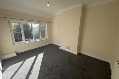 bedroom 2.JPG