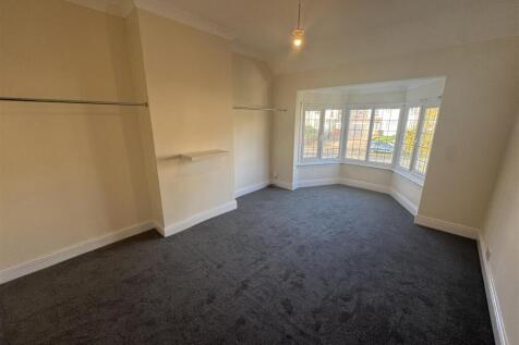 bedroom 4.JPG