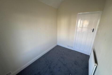 bedroom 8.JPG