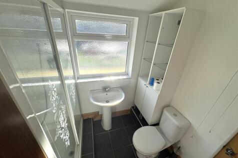 Downstairs toilet.JPG