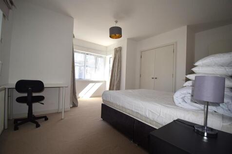 angle bedroom 13.JPG