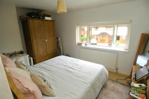 Bedroom 1.JPG