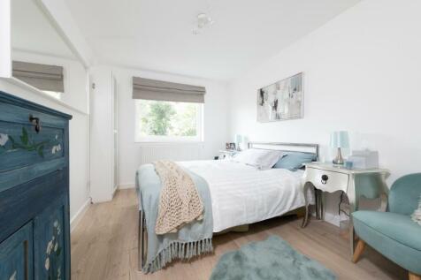 bedroom a.jpg
