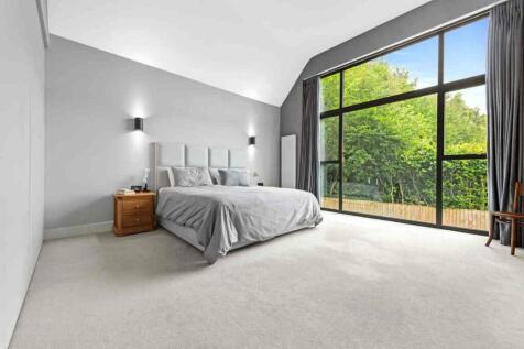PRINCIPAL BEDROOM.jpg