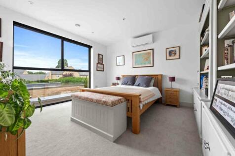 BEDROOM v.jpg