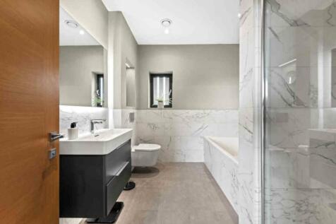 CONTEMPORARY BATHROOM.jpg