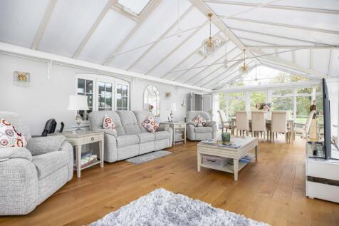 THE GARDEN ROOM.jpg