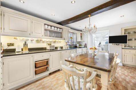 THE KITCHEN.jpg
