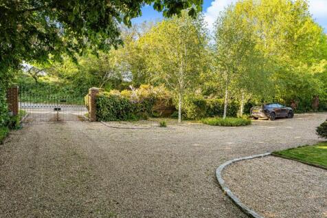GATED DRIVEWAY.jpg