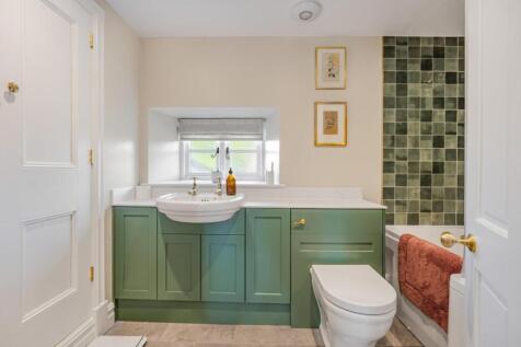 Family Bathroom.jpg