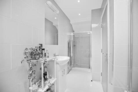 SHOWER ROOM.JPG