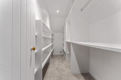 Walk-in Closet.jpg