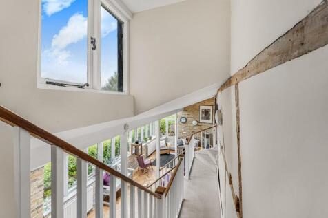 VIEW IN TO THE GARDEN ROOM.jpg