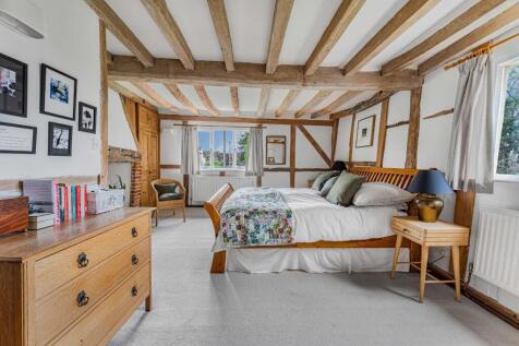 PRINCIPAL BEDROOM.jpg