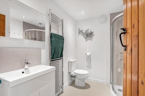 SHOWER ROOM.jpg
