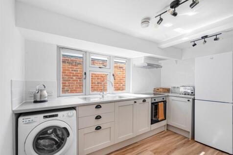 NEWLY INSTALLED KITCHEN.jpg