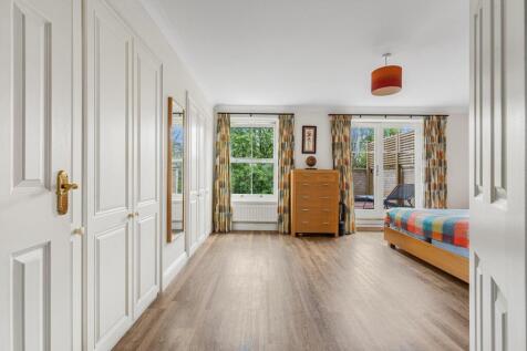 MASTER SUITE ii.jpg