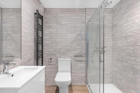 SHOWER ROOM.jpg