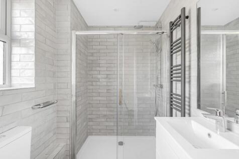 SHOWER ROOM.jpg