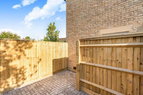 PRIVATE ENTRANCE &amp; COURTYARD GARDENS.jpg