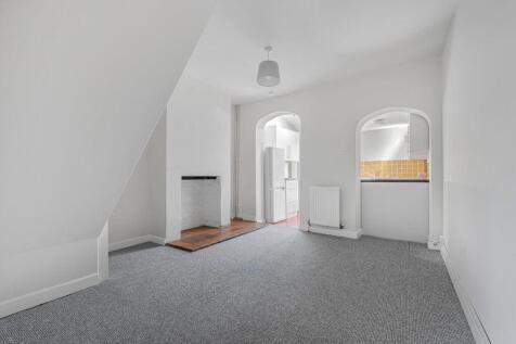 DINING ROOM.jpg
