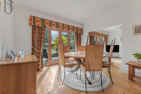 A SPACE FOR ENTERTAINING.jpg