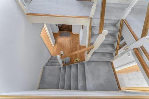 STAIRCASE &amp; GLASS BALUSTRADE.jpg