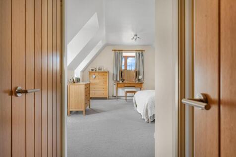 MASTER BEDROOM SUITE.jpg