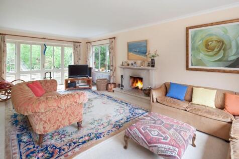 SITTING ROOM.jpg