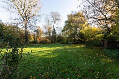 PRIVATE 0.34 ACRE GARDENS.jpg