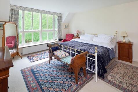 MASTER BEDROOM.jpg