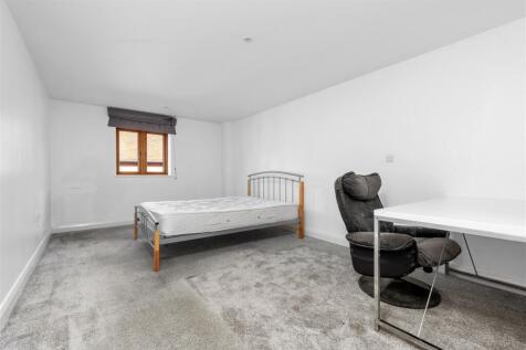 BEDROOM 1.jpg