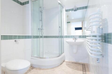 EN-SUITE SHOWER ROOM.jpg