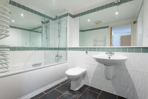 PRINCIPAL BATHROOM.jpg