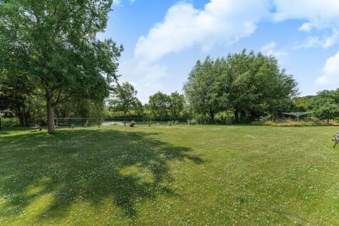PRIVATE 1 ACRE WATERSIDE GROUNDS.jpg