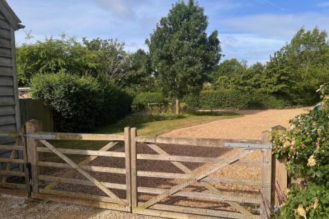 GATED ENTRANCE.jpg