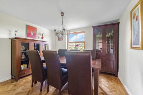 DINING ROOM.jpg